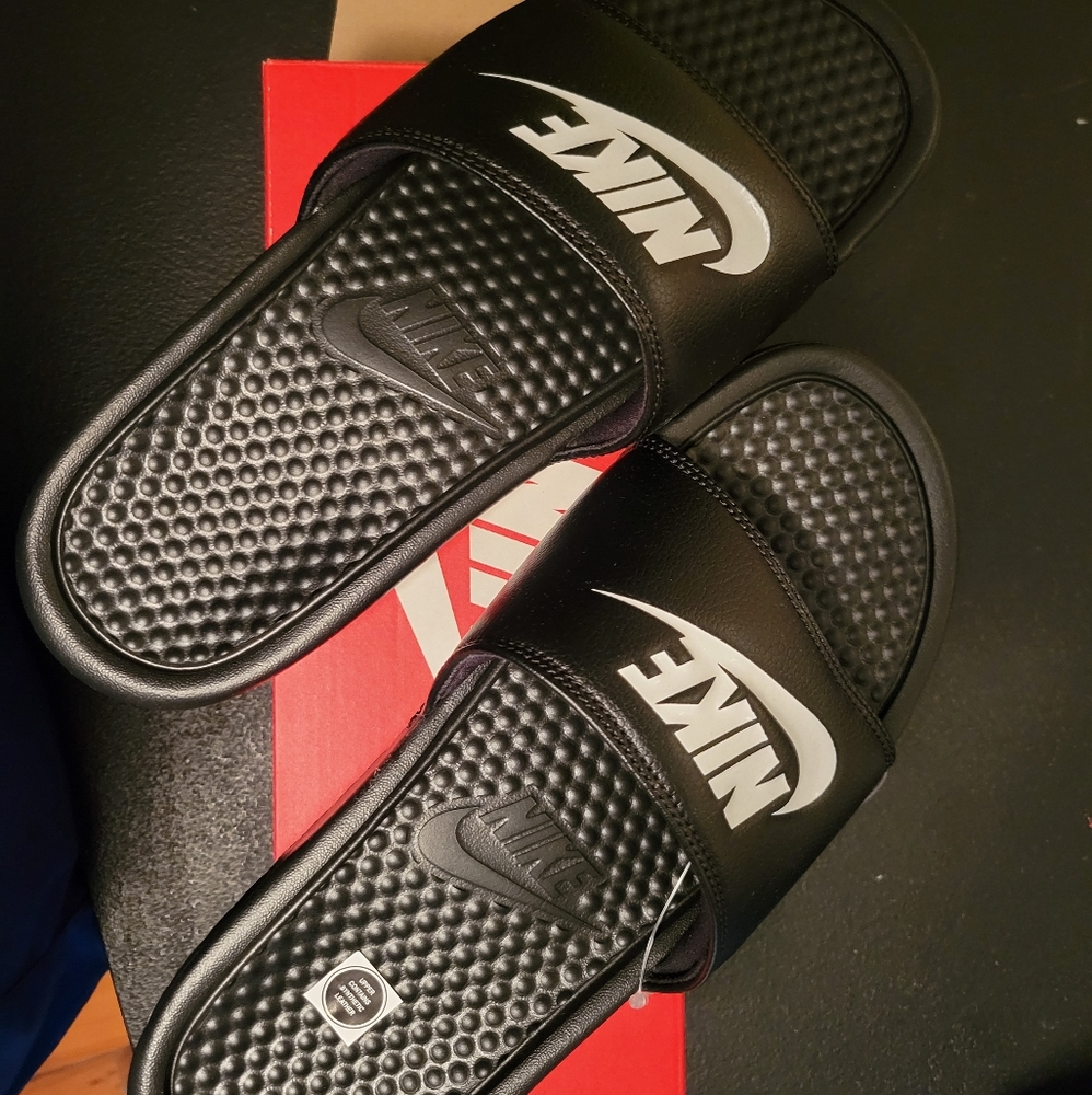 🔥Brand new Benassi JDI Nike slides!